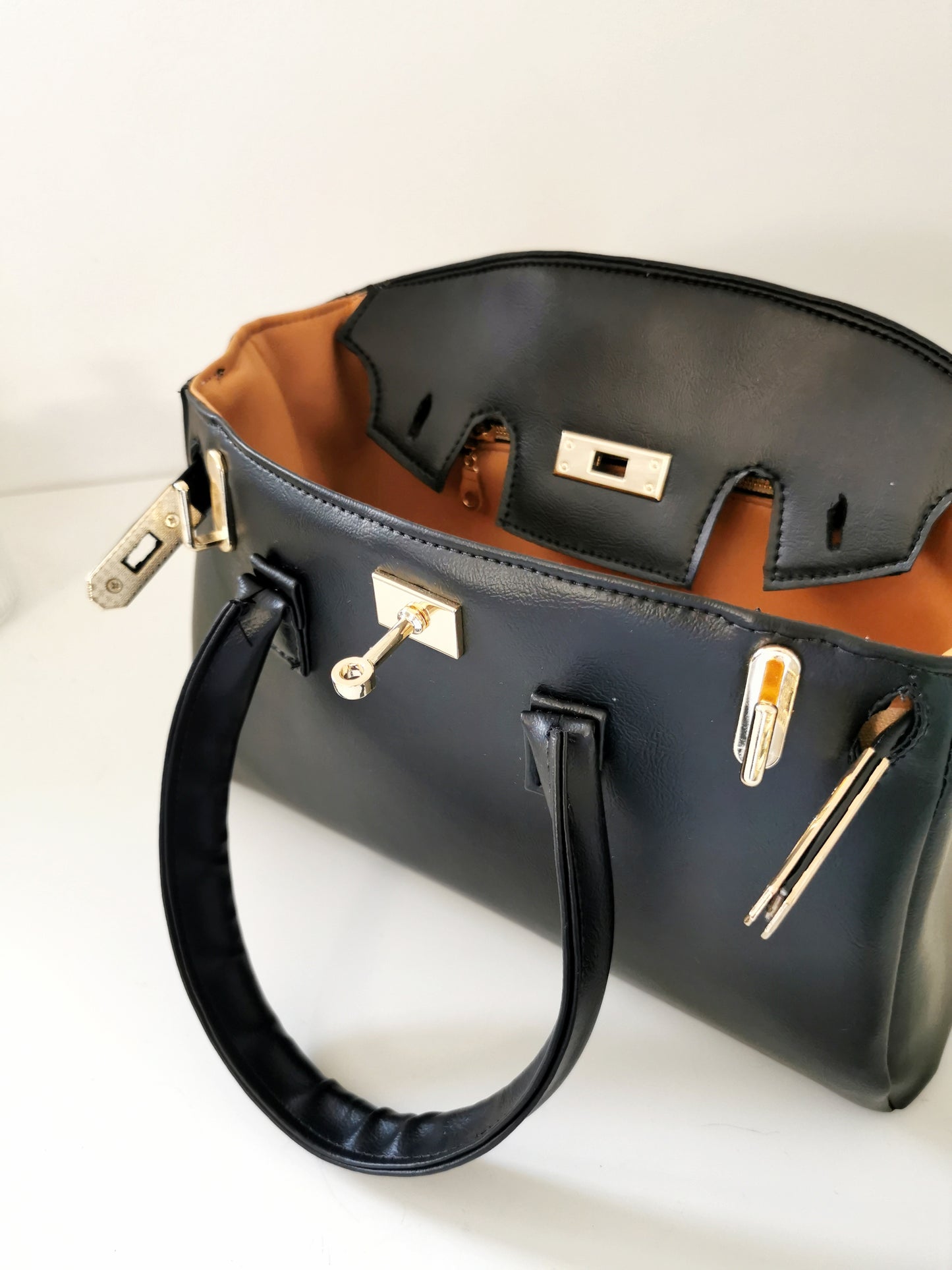 Black Tahlia handbag